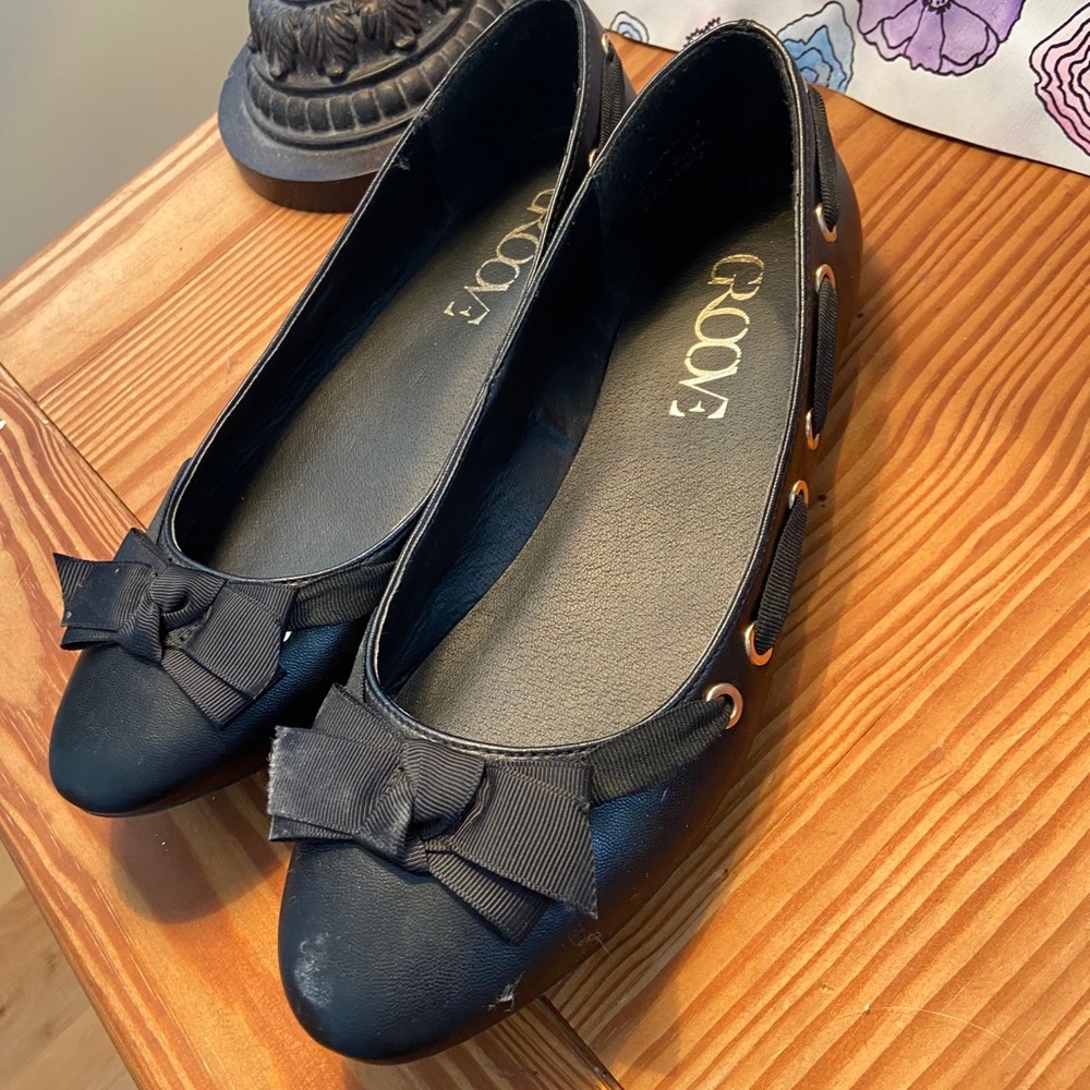 Black Flats - Picture 2 of 3